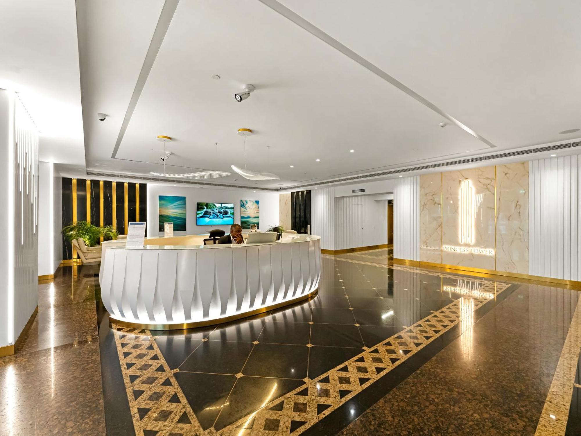 Sky High 2 Bhk- Ain & Sea View- Marina With Pool * Dubai