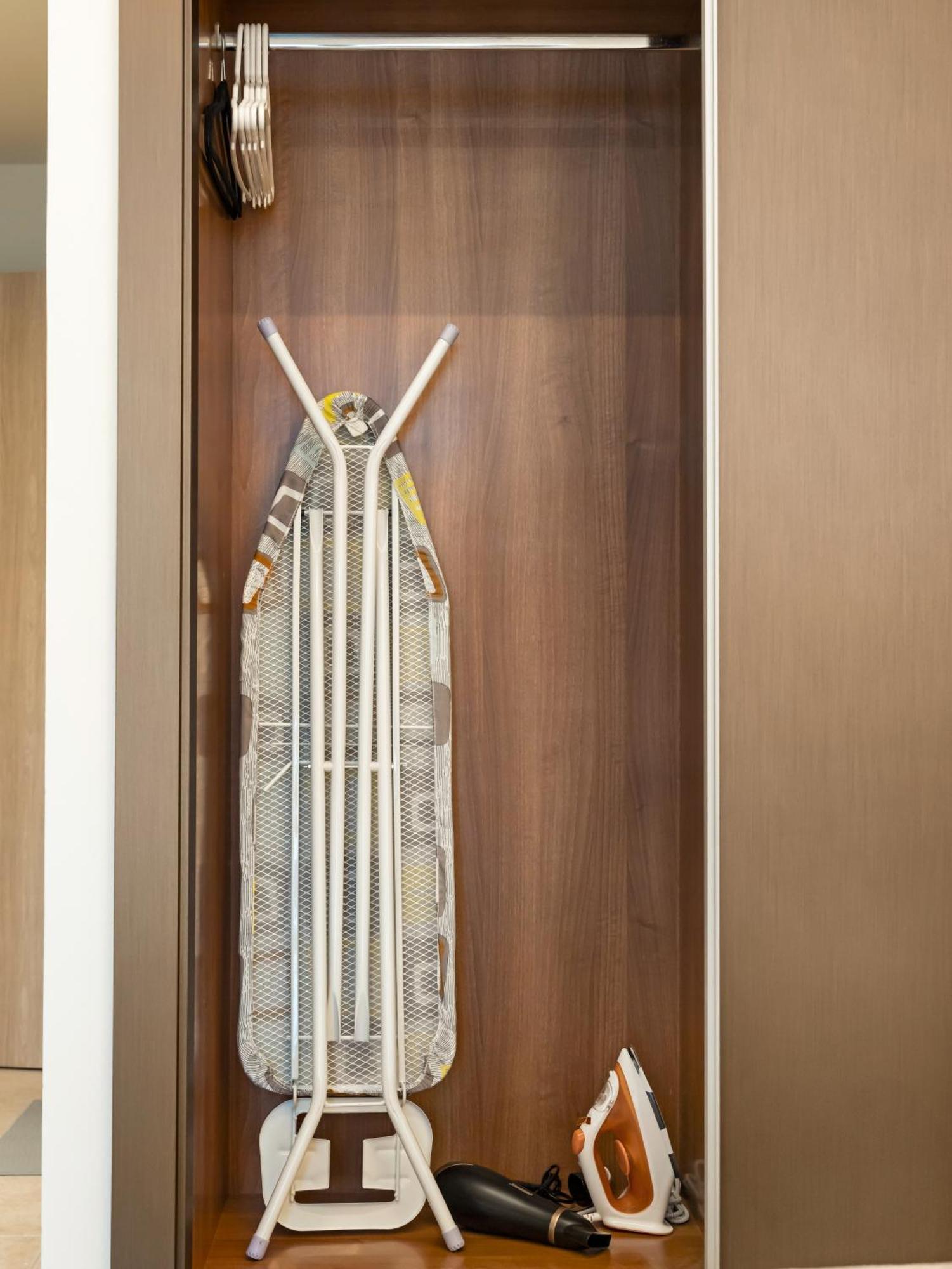Sky High 2 Bhk- Ain & Sea View- Marina With Pool Apartment Dubai