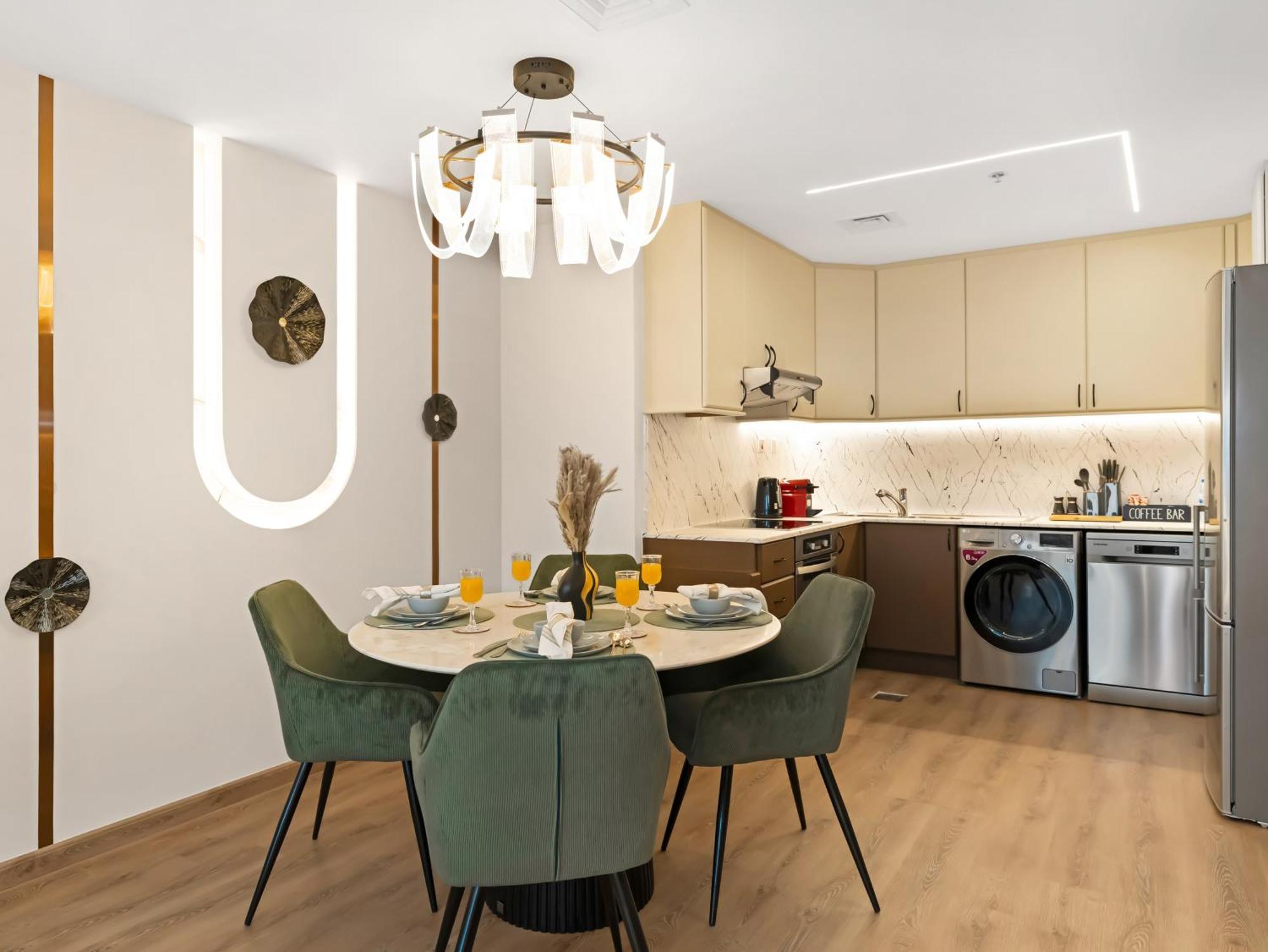 Sky High 2 Bhk- Ain & Sea View- Marina With Pool * Dubai