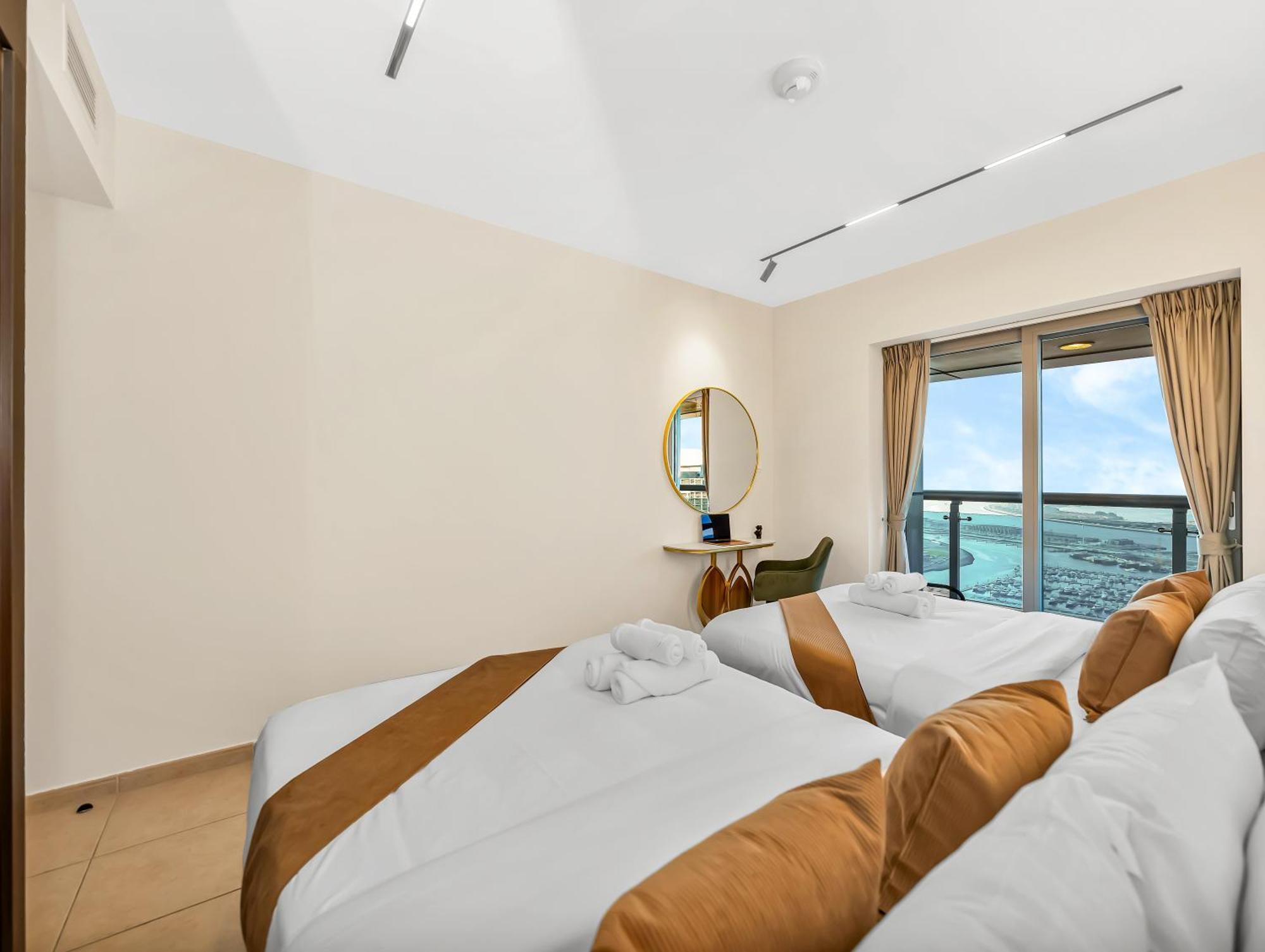 Sky High 2 Bhk- Ain & Sea View- Marina With Pool * Dubai