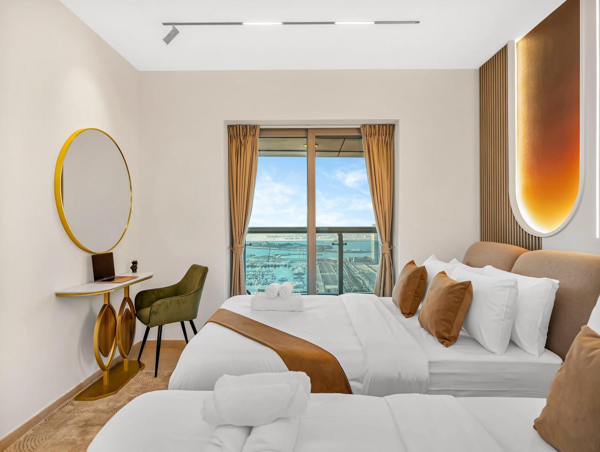 Sky High 2 Bhk- Ain & Sea View- Marina With Pool Dubai