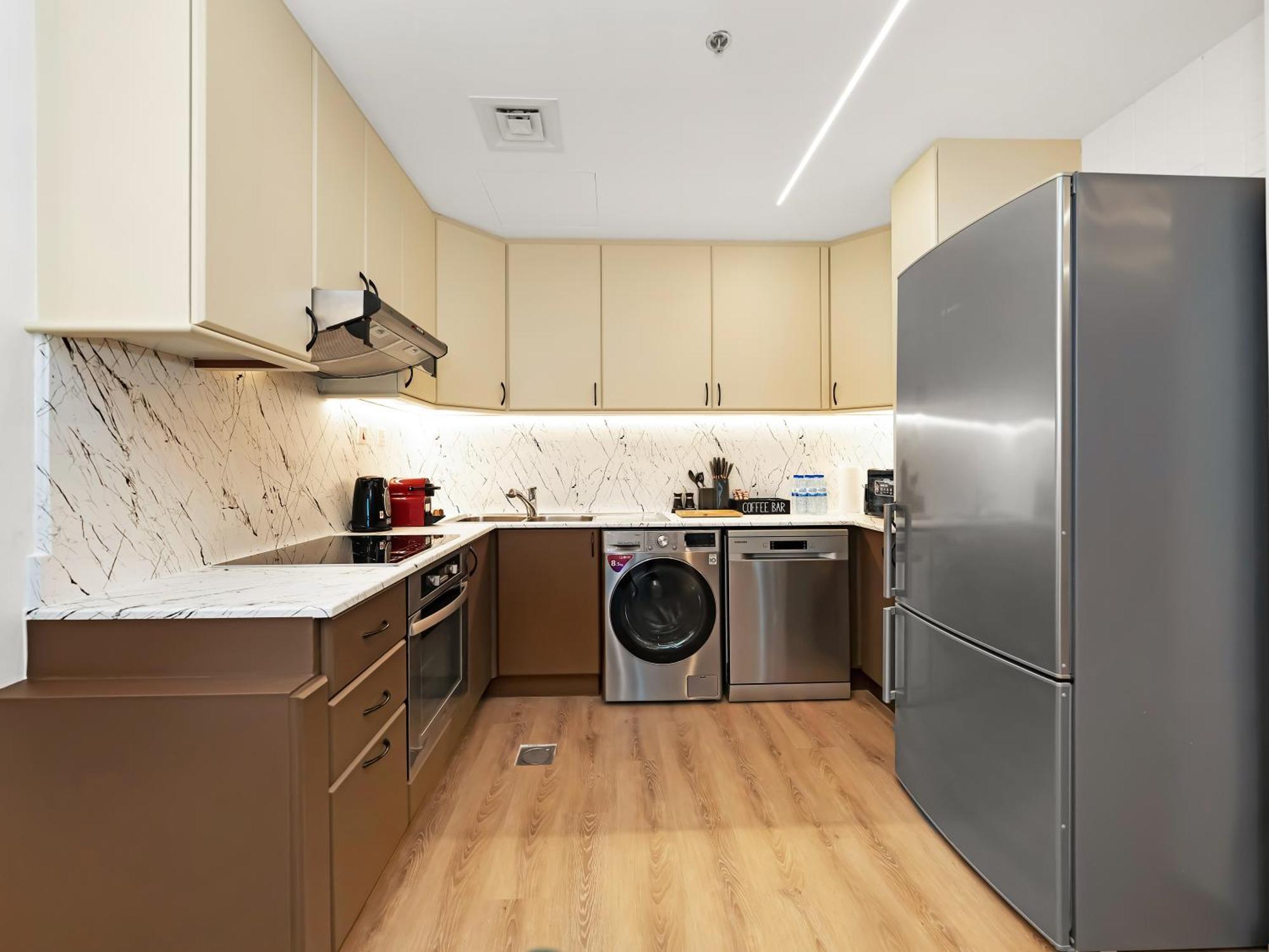 Sky High 2 Bhk- Ain & Sea View- Marina With Pool